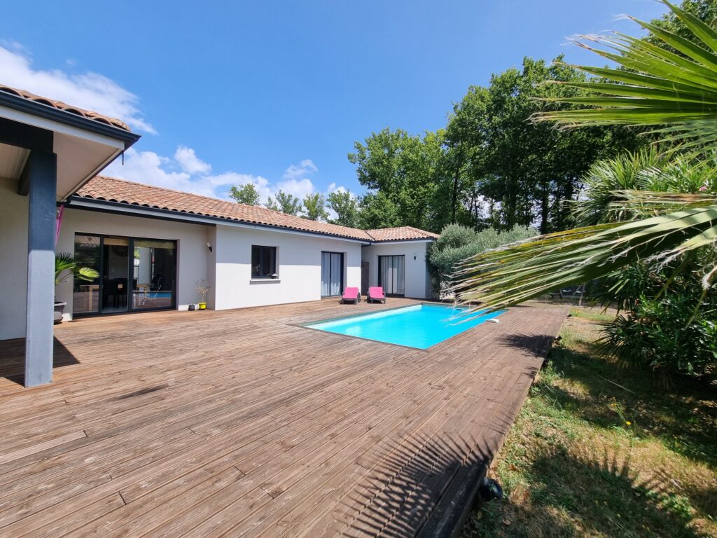 20250725_140948_resized Contemporaine Mios famille maison house vente piscine calme